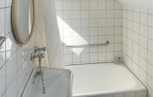 Un baño de Lovely Home In Gedser With Wifi