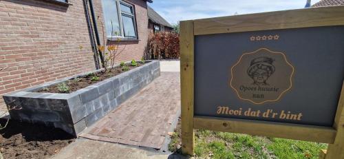 Certifikát, hodnocení, plakát nebo jiný dokument vystavený v ubytování B&B Opoes huusie