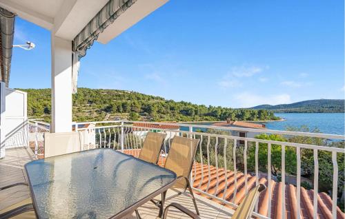 Lovely Apartment In Pirovac With Wifi