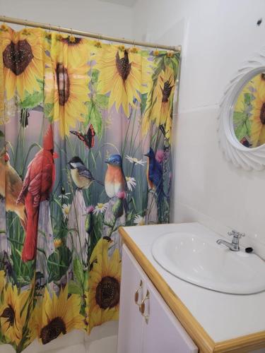 Un baño de Beverly's Hills Apts