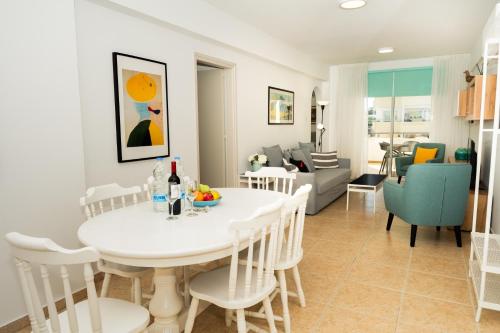 Olivia Mackenzie Spacious 2BR Pool View, Sleeps 6