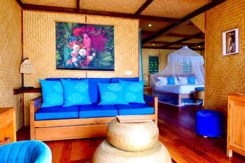 Postel nebo postele na pokoji v ubytování EDEN Private Island TAHAA