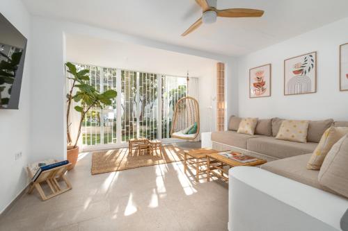 The Mediterranean Beach House - 100m to the Sea