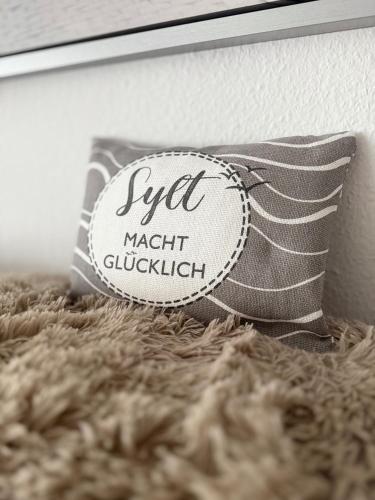 a pillow sitting on top of a bed at Haus Westerhörn in Westerland