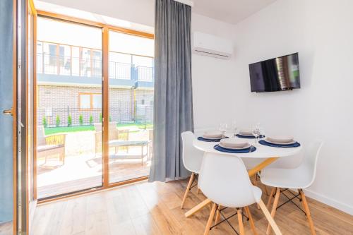 TV a/nebo společenská místnost v ubytování Apartamenty nad morzem Mierzeja Wiślana Mikoszewo