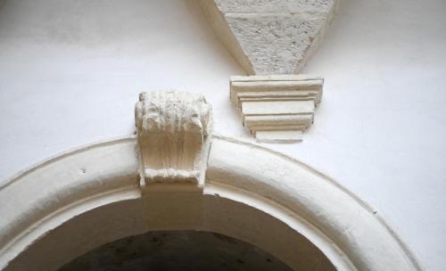 an archway in a building with a stone wall at Dimora S.Vito in Lequile