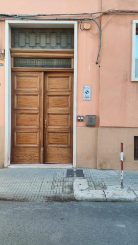a pair of wooden doors on a building at Giardino del Geco in Brindisi
