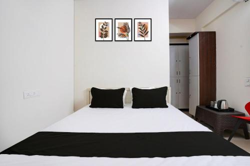 Postel nebo postele na pokoji v ubytování Hotel O Om Sai Residency