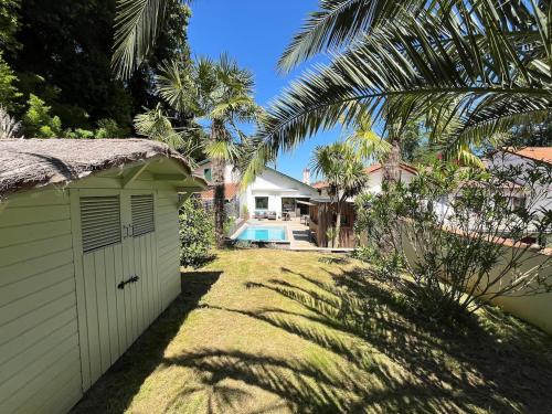 Photo de la galerie de l'établissement Maison de Ville avec Piscine et Jardin à Bayonne, à Bayonne