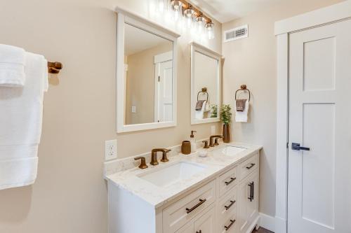 Koupelna v ubytování Family-Friendly Townhome with Patio in Columbia!