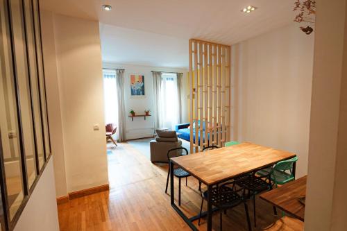 Photo de la galerie de l'établissement Spacious and Bright Apartment Near Part-Dieu, à Lyon