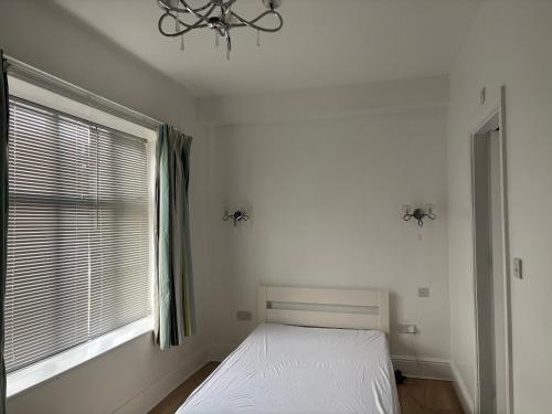 Postel nebo postele na pokoji v ubytování Ingoldsby rooms