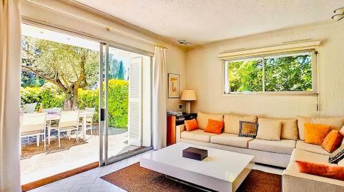 Χώρος καθιστικού στο Villa Chic & Zen, Jungle Provençale et Piscine de 14m pour 1 à 6 personnes