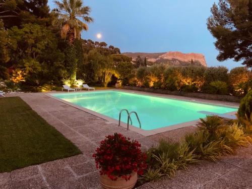 Πισίνα στο ή κοντά στο Villa Chic & Zen, Jungle Provençale et Piscine de 14m pour 1 à 6 personnes