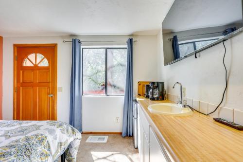 Un baño con lavabo y una cama en una habitación. en Across From Hiking Trails Woodsy Studio!, en Idyllwild