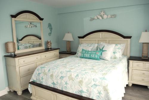 Кровать или кровати в номере Villa 340- A Poolside Paradise