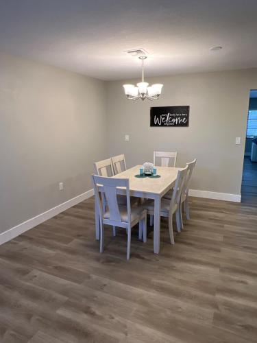 a dining room with a table and chairs at Haven in Port Charlotte in Port Charlotte
