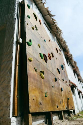a climbing wall on the side of a building at Praba Hostel in Palomino