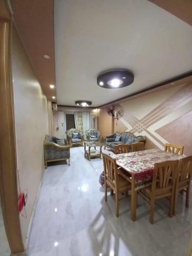 Zona d'estar a رزق هاوس