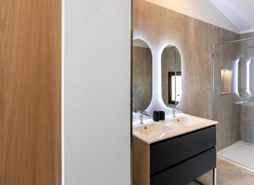 a bathroom with a sink and a mirror at Son Ramis in Llubí