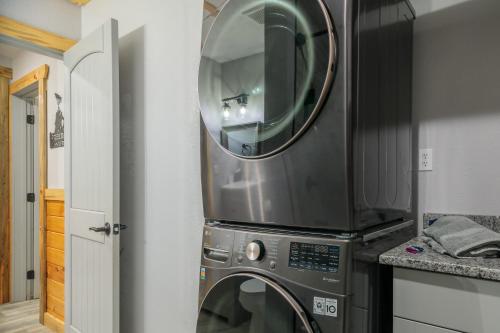a washing machine in a kitchen with a microwave at Hot Tub and Mini Golf Mtn-View Haven in Kodak! in Kodak