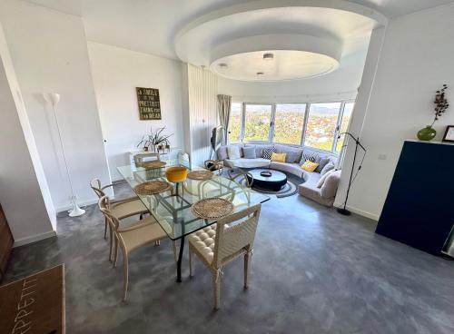 Mountain view one bedroom plus 1 extra room in Cascais