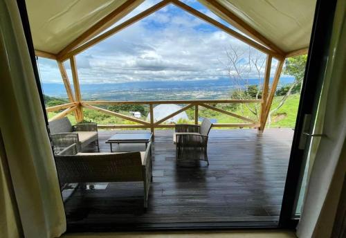 Příroda nedaleko luxury tent