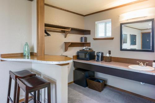 Kuchyň nebo kuchyňský kout v ubytování Earthbox Inn & Spa