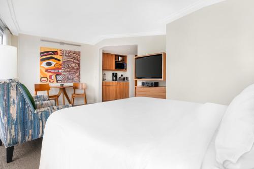 a hotel room with a bed and a tv at Embarc Vancouver in Vancouver