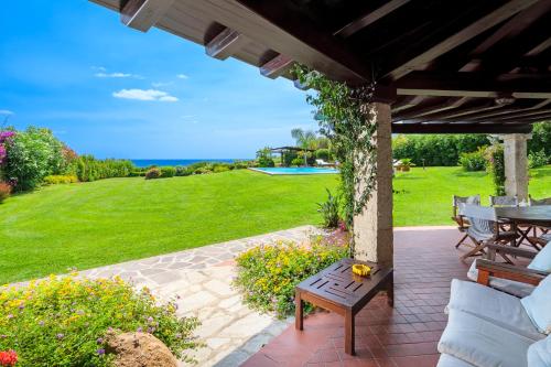 Κήπος έξω από το Villa Miramar