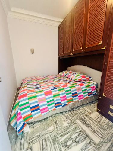 เตียงในห้องที่ Centre ville-vieille ville-promenade des Anglais