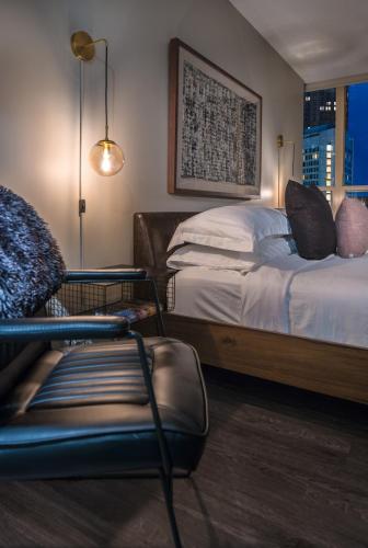 Ein Bett oder Betten in einem Zimmer der Unterkunft The Bernardin Gold Coast Luxury Apartments Near Magnificent Mile