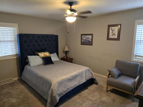 Ένα ή περισσότερα κρεβάτια σε δωμάτιο στο Cozy home near golf & casino!