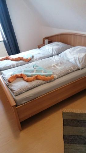 two beds sitting on top of a wooden bed at Ferienhaus FRIESENNEST in Norden