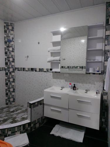 a bathroom with a white sink and a mirror at Posada Cocos Place in San Andrés