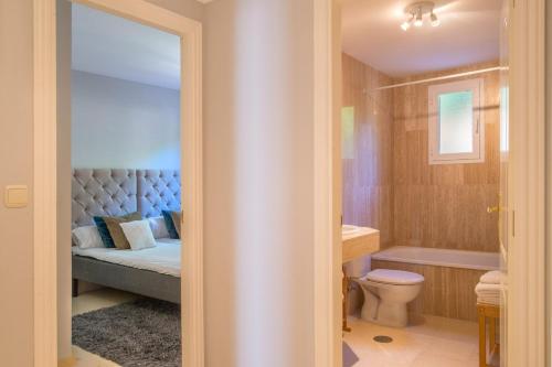 Modern 2 Bedroom Apartment with Sea View in Elviria