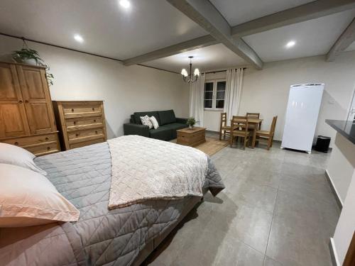 Postel nebo postele na pokoji v ubytování Apartamento aconchegante na Colônia Witmarsum