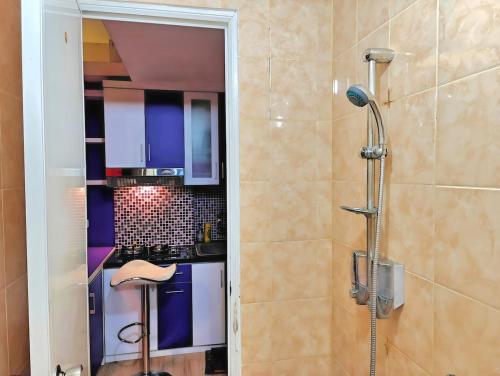 Koupelna v ubytování Cheapest 2BR Paragon Apt Karawachi with Pool