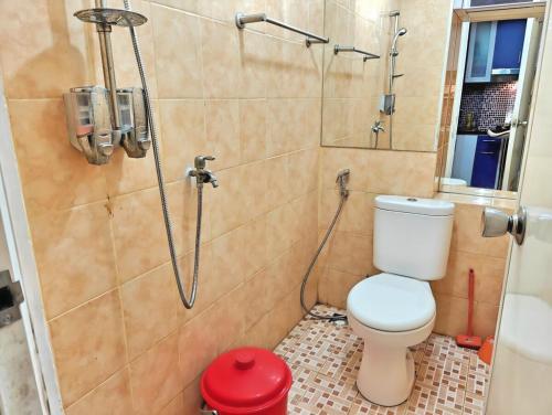 Koupelna v ubytování Cheapest 2BR Paragon Apt Karawachi with Pool