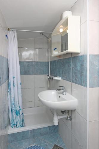 Apartments with parking space Mundanije, Rab - 21543