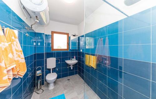 Apartments with parking space Trogir - 23129