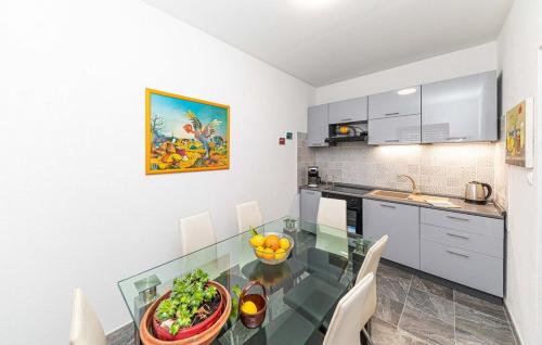 Apartments with parking space Trogir - 23129
