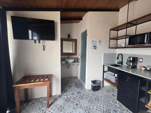 a small kitchen with a bench and a sink at Hotel Boutique Casa Jade in Campeche