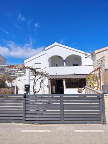 Apartments by the sea Vir - 23753