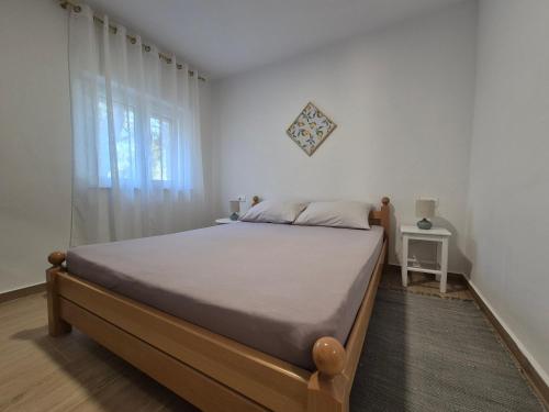 Postel nebo postele na pokoji v ubytování Apartments by the sea Zavala, Hvar - 8774
