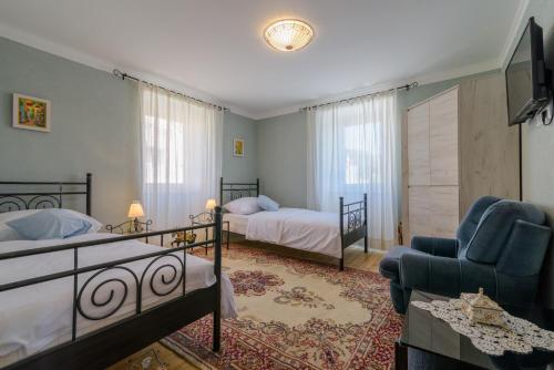 Family friendly house with a swimming pool Zedno, Ciovo - 23762