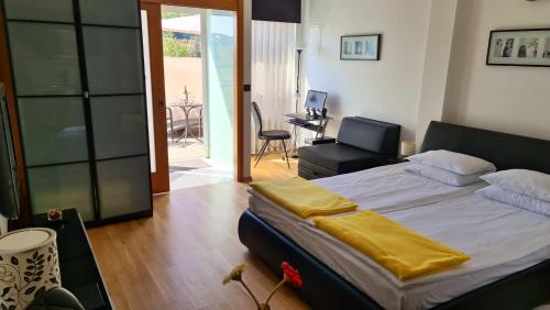 Ένα ή περισσότερα κρεβάτια σε δωμάτιο στο Apartments with a parking space Krapinske Toplice, Zagorje - 24225