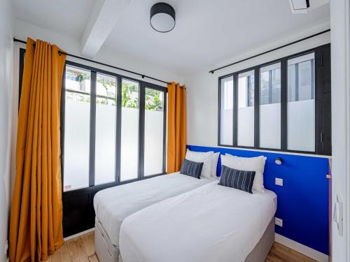 Marais Area - Outdoor patio - A C - 2BDR