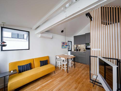 Marais Area - Outdoor patio - A C - 2BDR