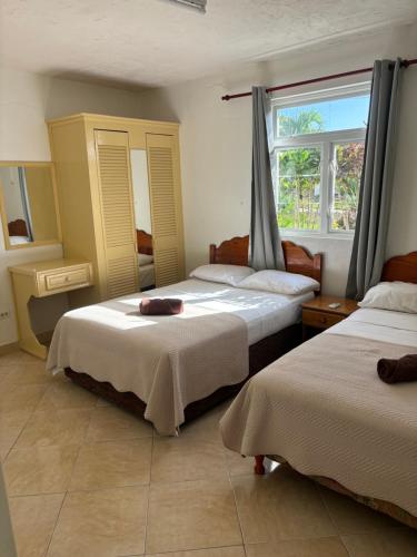 Ένα ή περισσότερα κρεβάτια σε δωμάτιο στο Rose Apartments Barbados